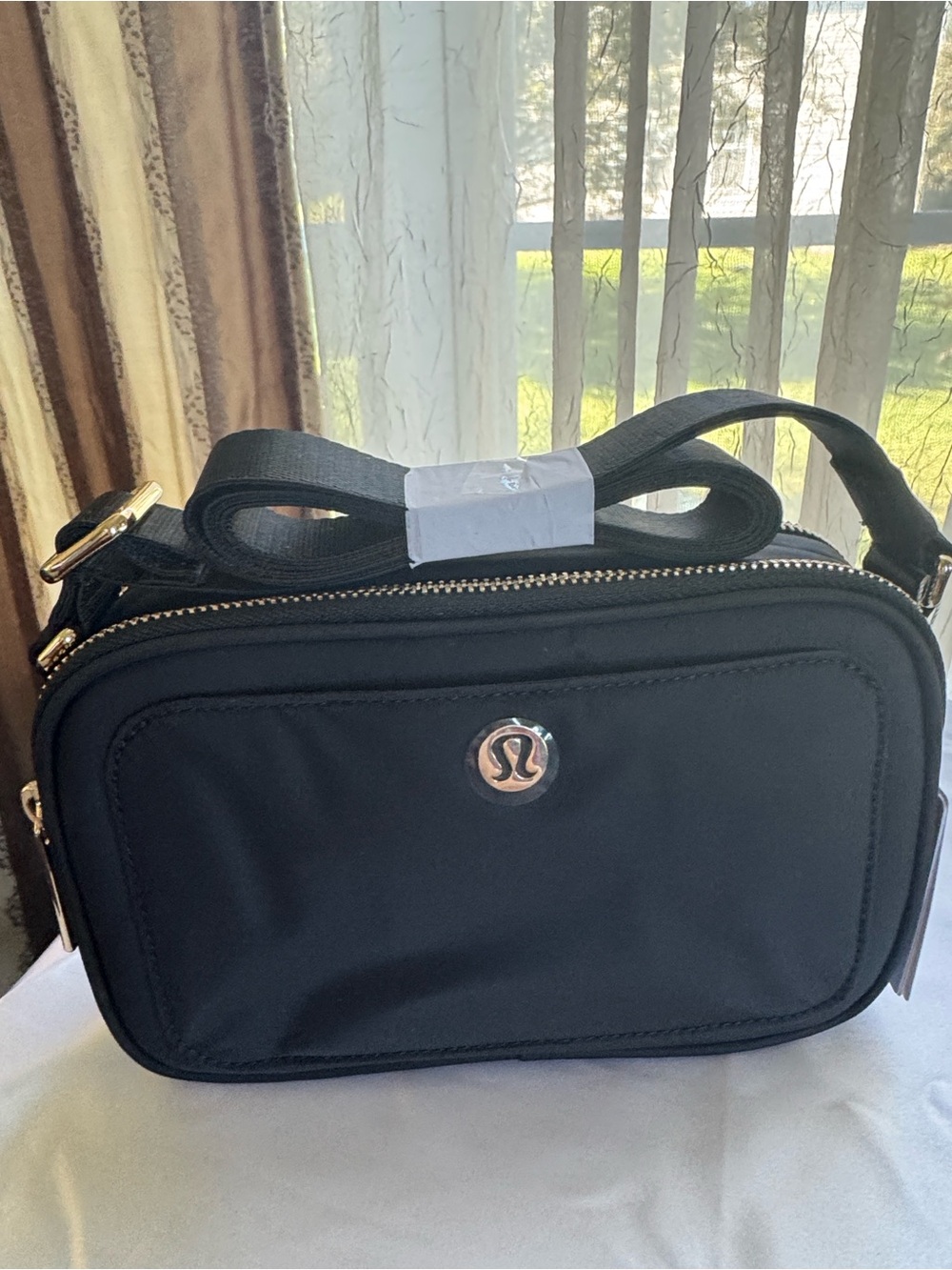 Lululemon Crossbody Camera Bag 2L – Black/Gold – NWT